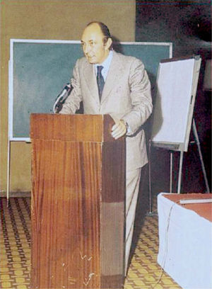 El profesor José Cabré en un congreso en Madrid en 1977.