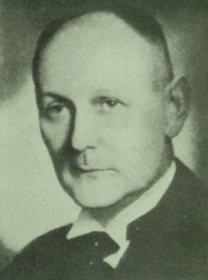 Este retrato de Domagk ilustra una semblanza biográfica que el doctor Lana Martínez publicó en Actas con motivo del premio Nobel que le concedieron en 1939 por su descubrimiento de las sulfamidas. Desde ese año, y hasta su fallecimiento, figuró como miembro honorario de la Academia Española de Dermatología.
