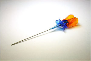 Dispositivo final. Cutneedle®. Aguja de acceso vascular.