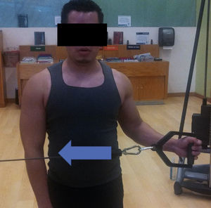 Ejercicio excéntrico para rotadores internos con uso de polea en plano neutro.
