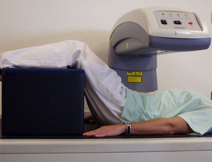 Estudio de absorciometría con rayos X de doble energía en la columna lumbar PA. Situación del paciente.