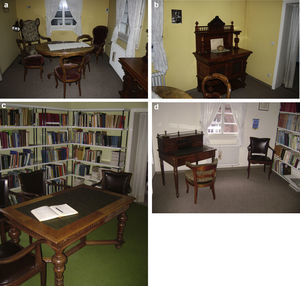 Primera planta de la casa con muebles de Roentgen: (a) juego de comedor y (b) aparador de una de las habitaciones; (c) el libro de visitas sobre su mesa y sillas, ubicadas en una sala diferente; (d) otro ambiente con uno de sus escritorios.