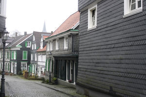 La calle Gänsemarkt, que comunica la casa natal de Roentgen con el museo.