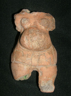 Tronco, caderas y muslos de una mujer con faldilla, cultura Tumaco-La Tolita.