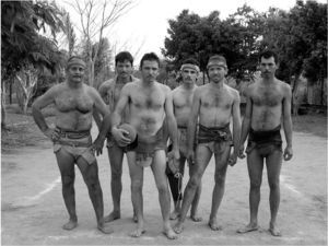 Jugadores de Los Llanitos ataviados con sus fajados (Fotografía: Manuel Aguilar-Moreno).