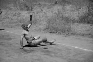 Contestando el male por abajo (fotografía: Manuel Aguilar-Moreno).