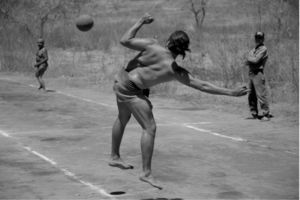 El Lichi Lizárraga contestando un male por arriba (fotografía: David Mallin).