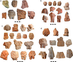 Las figurillas de guerreros hechas en cerámica eran más comunes en asentamientos espacialmente periféricos durante el Clásico tardío/Posclásico temprano: ejemplares de Ejutla (a.), la Fortaleza de Mitla (b.), Lambityeco (c.) y El Palmillo (d.). Esta variedad de figurilla era relativamente poco común en Monte Albán.