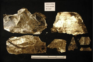 Placas geométricas halladas en la E12 de Xalla (E112A-E112B R38), con número de muestra MX6, excavadas por Linda R. Manzanilla (fotografiadas por Rafael Reyes).