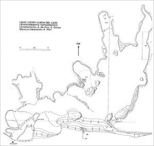 Mapa de la Cueva del Lazo (dibujo de A. De Vivo, C. Conca y E. Pieri Orefici, en Orefici, 1998).