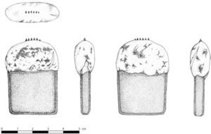 Artefacto en piedra con materia resinosa que detiene pequeños dientes posiblemente de lagartija, interpretado como instrumento para realizar tatuajes o escarificaciones, Unidad 5 (dibujo de D. Domenici y C. Pongetti).