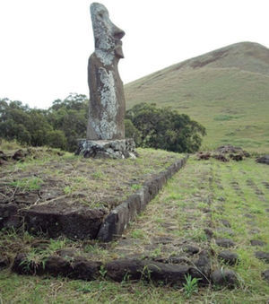 Moai on Plattform, Easter Island (Chile)