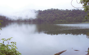 Laguna de Chicabal, uno de los cuerpos de agua más visitados para realizar ceremonias mayas. Julio de 2010. Fotografía de Canek Estrada