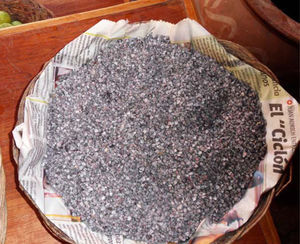 Chinchero, Perú. A bowl of cochineal scale insects from which the red dye is prepared. Chemically, the red dye is carminic acid. Photograph: M.V. Orna.