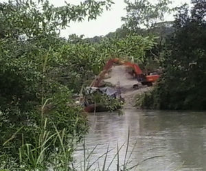 Dragas aluviales en el río Condoto.