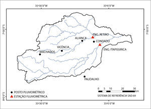 Postos pluviométricos e estações fluviométricas na bacia hidrográfica do rio Goiana.