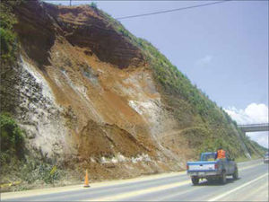Deslizamiento en el Kilometro 115 de la autopista Puebla-Teziutlan (foto: Alejandro Galindo).