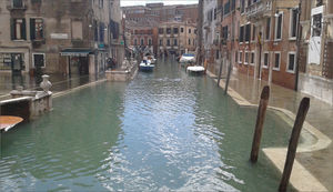 La “ciudad frágil”: aspecto de la laguna veneciana desde el puente dei Tolentini, Fondamenta dei Tolentini. Autor: Federico Camerin, archivo de campo, diciembre 2016.