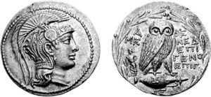 Tetradracma acuñado en torno al año 135 a. de C. Anverso: Palas Atenea. Reverso: Asclepio apoyado en su bastón con la serpiente enroscada acompañando a una lechuza ateniense encaramada a un ánfora.