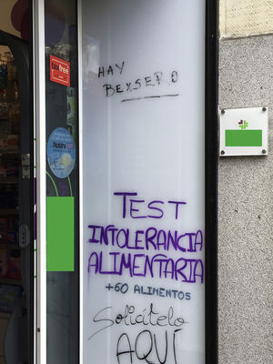 Puerta de entrada: farmacia de Madrid.