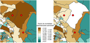 Razón de mortalidad estandarizada suavizada sin excluir (a) y excluyendo (b) la población institucionalizada por demencias y enfermedad de Alzheimer en las mujeres en tres secciones censales donde la población institucionalizada supone más de un 10%.