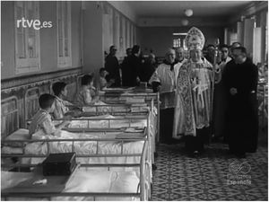 NO-DO 730A, 1956. The bishop bless the new X-ray equipment in “San Rafael”. © Filmoteca Española.