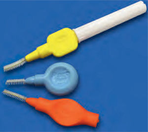 Distintos modelos de cepillo interdental.