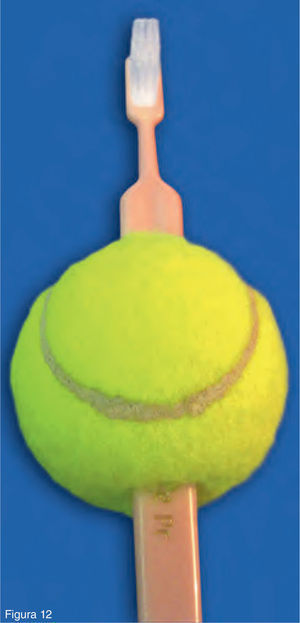 Pelota de tenis con función de mango ergonómico.