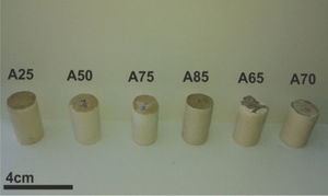 Consolidated concrete made with geopolymeric matrix.