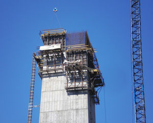 Conventional climbing formwork on piers 2, 3 and 5.