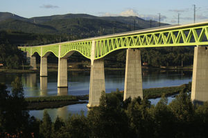 Vista lateral del viaducto concluido.