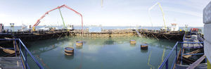 Hormigonado de losa sumergida en el nuevo puente sobre la bahía de Cádiz.