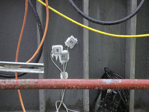 Detail of strain gauges installed on hanger beam webs.