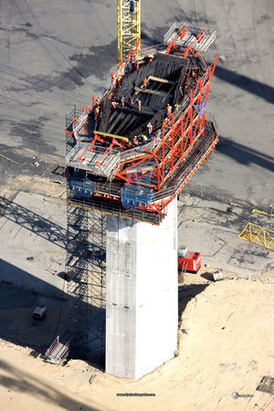 Fuste de la torre P13 ya construido al cambiar el proceso constructivo.