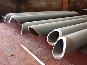 Cuts and preparation of the edges of the tubes forming the diagonals of the latticework.