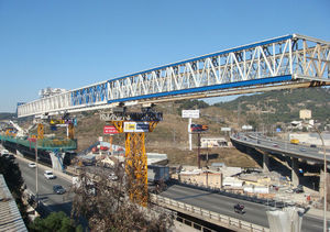 Launching girder measuring 120m long, with cantilevered front end.