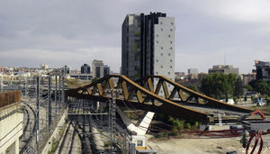 Viaducto de celosías peraltadas. Enlace ferroviarío sobre la calle Comercio. MC2 Ingeniería (2010).
