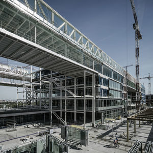 Imagen de la estructura de cubierta y zona entre bloques.