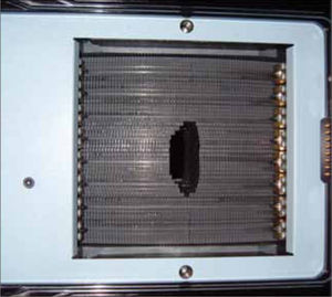 Colimador de multiláminas: Permite entregar campos conformados en 3D CRTy campos segmentados para IMRT