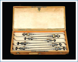 Maletín de Litotritores del Dr. Sazie. Francia. Siglo XIX. 2013 COLECCIÓN MUSEO NACIONAL DE MEDICINA. Facultad de Medicina Universidad de Chile.