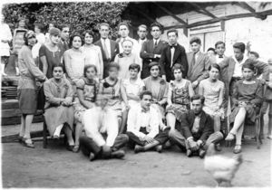 En Peumo durante su periodo de ayudante del Dr. Paredes. Es el séptimo de derecha a izquierda, en la última fila (con permiso).