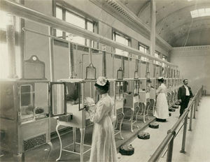 Feria de prematuros. La fotografía muestra una feria de prematuros, conocidas como Infantorium, a principios del siglo XX.