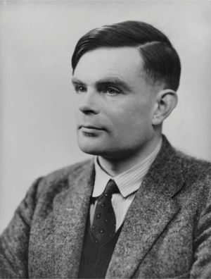 Fotografía de Alan Turing. Por Elliott & Fry quarter-plate glass negative, 29 de Marzo 1951. Creative Commons Licence, © National Portrait Gallery, London, UK. https://www.npg.org.uk/collections/search/portrait/mw63680/Alan-Turing.