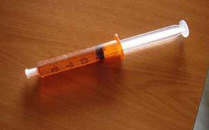 Jeringa precargada de sevoflurano para tratamiento tópico domiciliario.