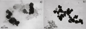 Micrografías MET de nanopartículas de Rh obtenidas a partir del precursor [Rh(acac)(1,5-C8H12)] en atmósfera de H2 y en THF en presencia de: a) 2 eq. y b) 20 eq. de HDA.