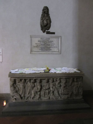 Stensen's sarcophagus inside the chapel with requests for intercession.