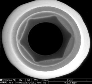 SEM photograph of the top of the externally hexed Zr abutment, with 45× magnification.