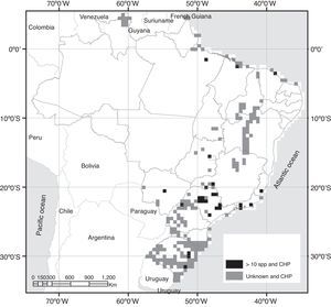 Hotspots and data gap areas for bats and wind farms in Brazil. Cells with the highest wind potential (≥300W/m2) but with no data for bat species richness were classified as data gaps (gray); those with richness ≥10 species were considered hotspots (black). Data presented in cells with 0.5° of latitude×0.5° of longitude.