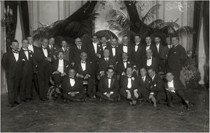 Recepción en el Aero-Club ofrecida a los asistentes al Congreso. Imagen tomada de Fototeka-Kutxa (fotógrafo Pascual Marín). Disponible en: https://www.kutxateka.eus/Detail/objects/37751/s/0.