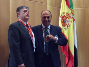 Entrega de la medalla de la SEDYT al Dr. Pedro Hidalgo, Presidente del Ilustre Colegio Oficial de Badajoz.